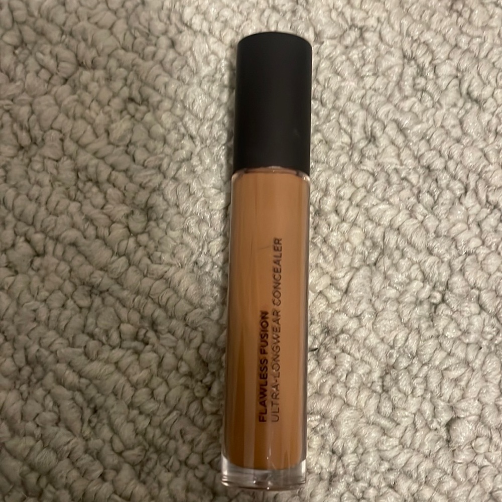 Laura Mercier flawless fusion concealer